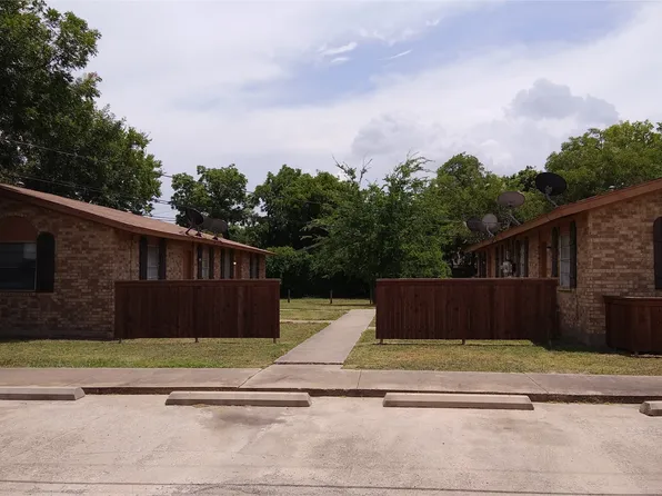105 W Pine St, Whitewright, TX 75491