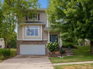 2180 Pembrokeshire Dr, Coralville, IA 52241