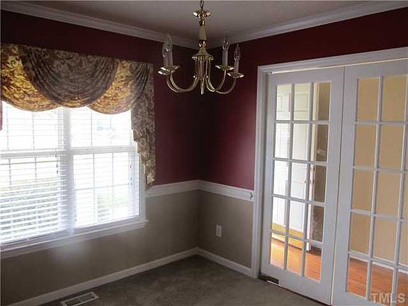 5th image of 110 Oak Park Dr