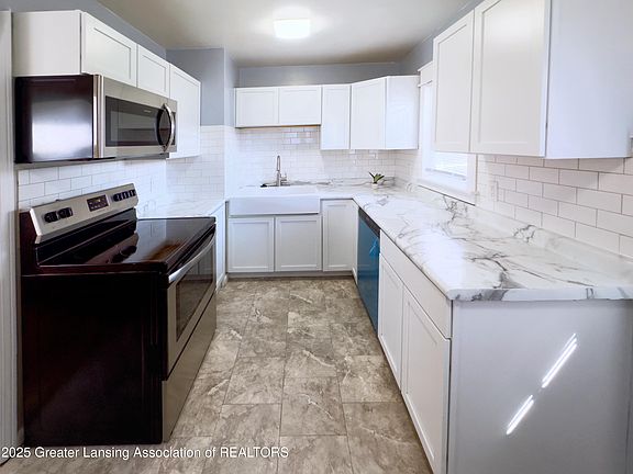 5th image of 820 E Greenlawn Ave