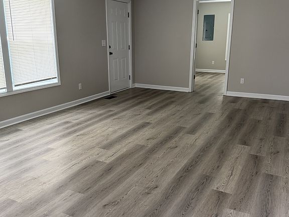 5th image of 305 Carney St