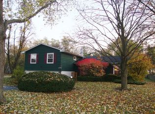 26W511 Parkway Dr, Winfield, IL 60190