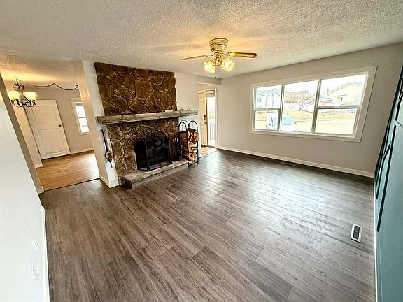 3rd image of 716 NW Bankview Dr