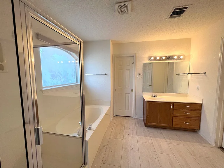 6708 Bancroft Woods Dr — Photo 16