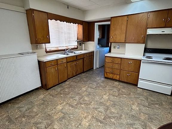 4th image of 1410 Saint James Pl