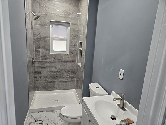 3rd image of 33 Heller Pkwy Floor 2