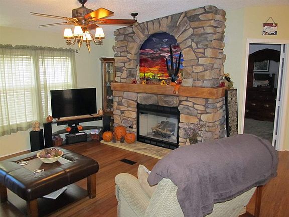 4th image of 12 Ramseys Farm Ln