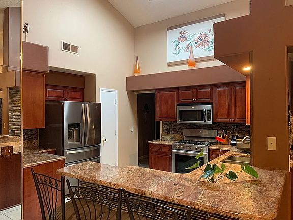 2nd image of 4408 Golf Club Ln