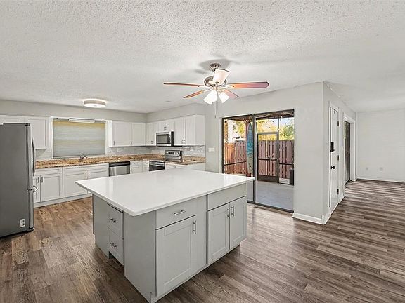 3rd image of 14521 Catalina Cir