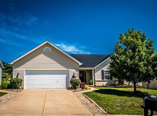 25 Crimson Leaf Ct, Wentzville, MO 63385