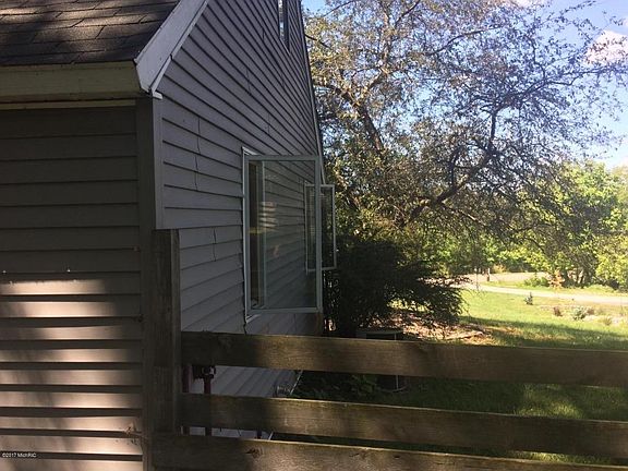 3rd image of 1072 Paw Paw Dr
