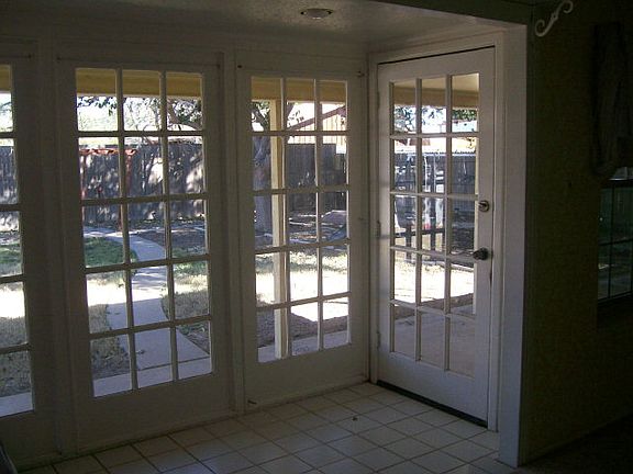 4th image of 1360 Tanglewood Ln