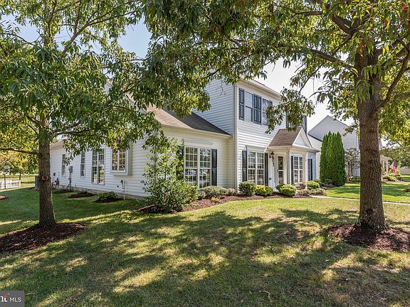 4th image of 29562 Charles Dr