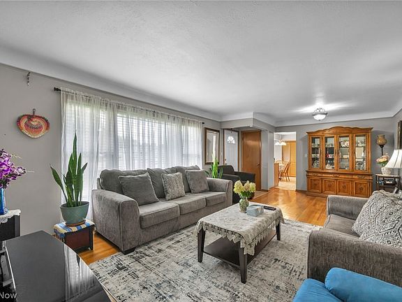 3rd image of 6247 Alderwood Rd
