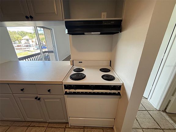 3rd image of 2636 HIDDEN LAKE DRIVE N #H
