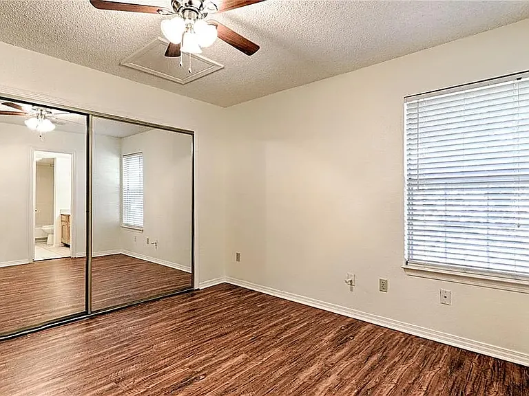 1473 Meadowood Village Dr — Photo 11