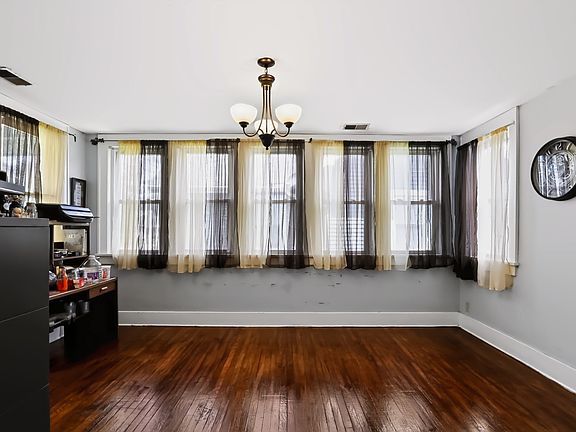 4th image of 1139 W 5th St