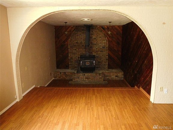 4th image of 7965 University Point Cir NE