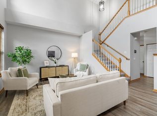 713 Cobblestone Way, Shakopee, MN 55379