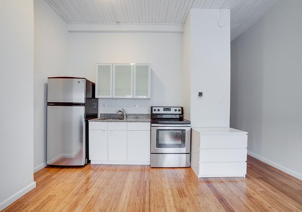 2nd image of 139 Washington St APT 304