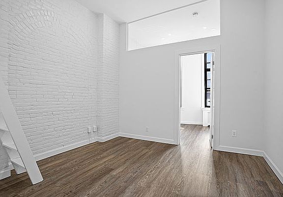 5th image of 42 Peck Slip APT 2C