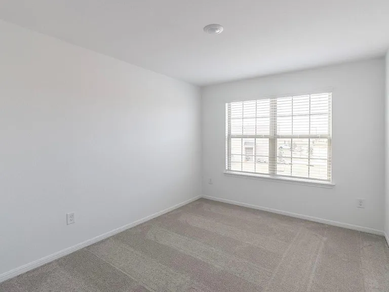 1052 Greenshank Dr — Photo 14