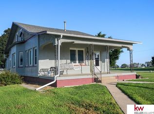 1021 Thayer Ave, Chester, NE 68327