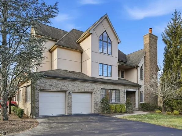 204 Bearwoods Rd, Park Ridge Boro, NJ 07656