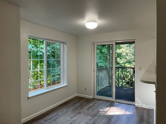 5th image of 1109 Creekwood Ct SE #D