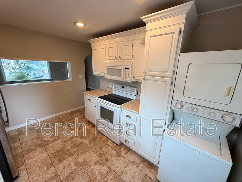 2 bed, 1.0 bath, 730 sqft, $2,100 — Photo 2