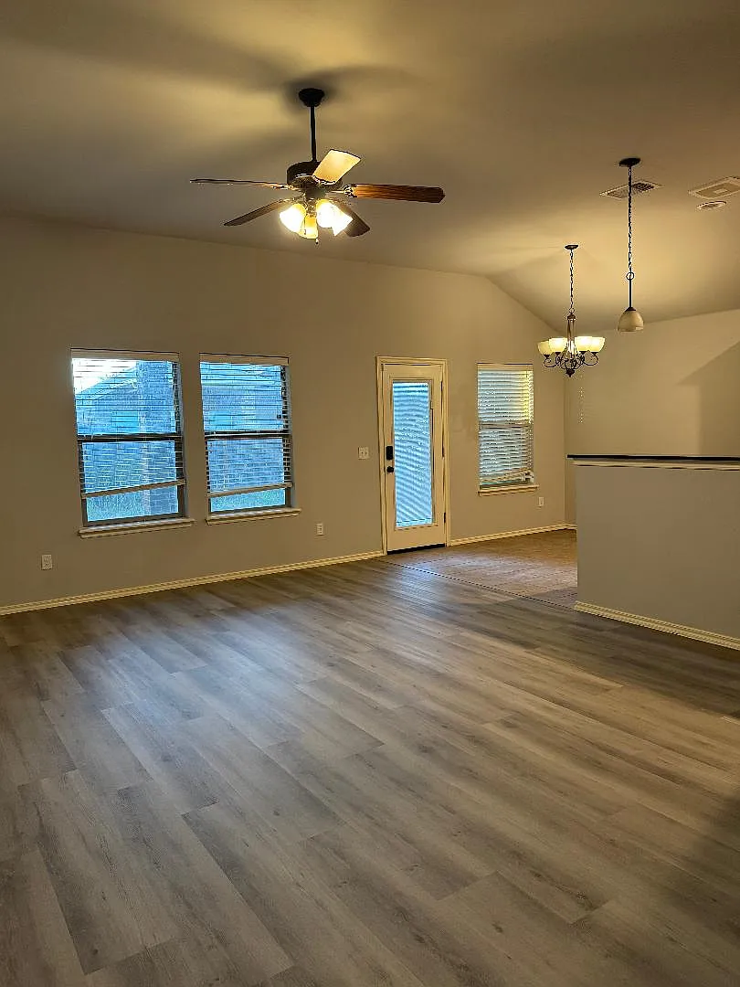3 bed, 1259 sqft, $1,650 — Photo 3