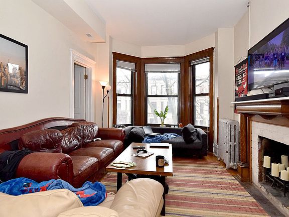 3rd image of 911 W Newport Ave APT 2