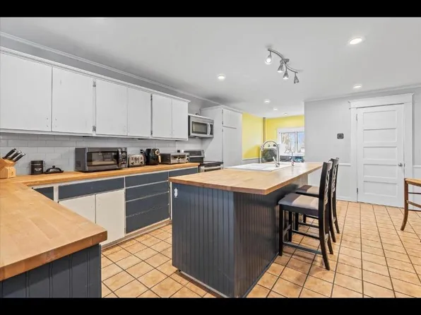 W360N6255 Brown St, Oconomowoc, WI 53066