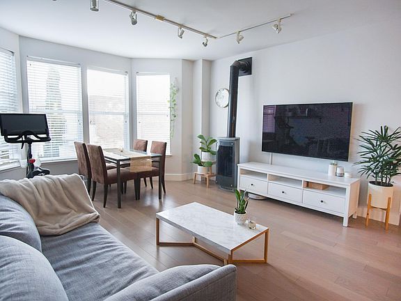 5th image of 566 S Van Ness Ave APT 10