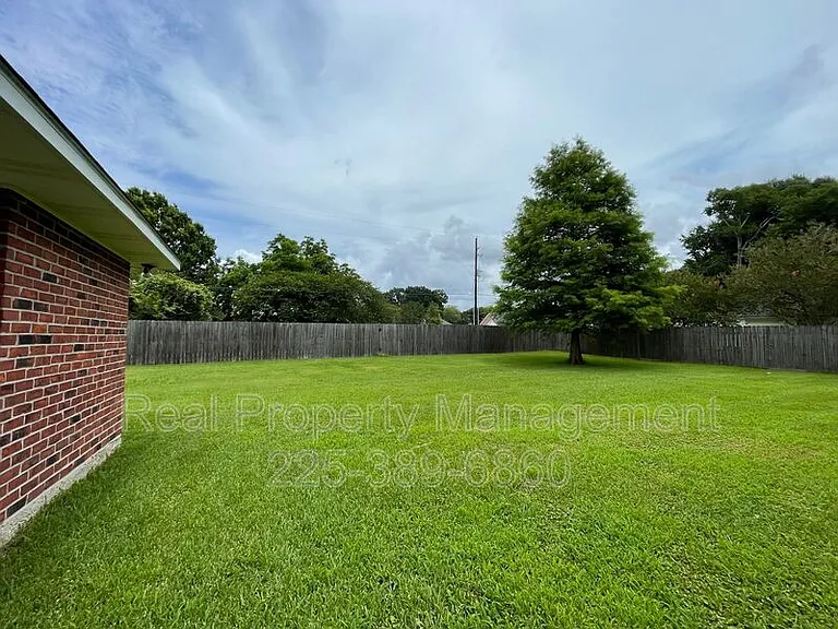 2422 Riverside Dr — Photo 29