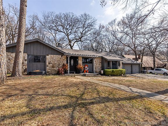 3rd image of 1404 Oakridge Rd