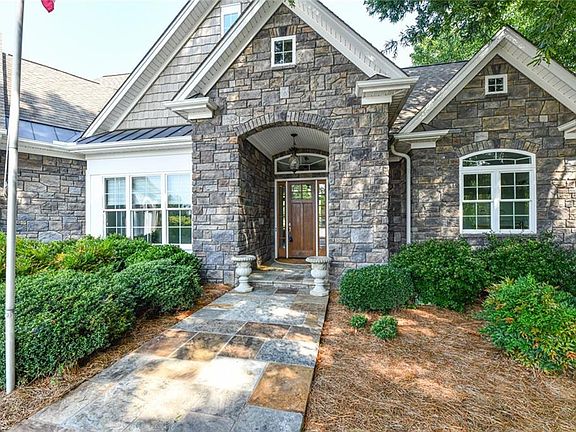 3rd image of 1001 Hollow Creek Ln