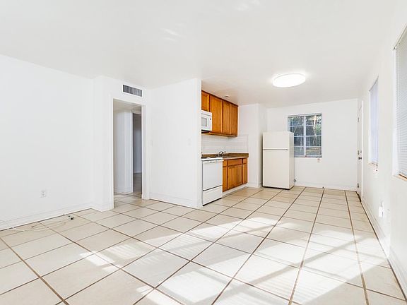 4th image of 922 NW 20th St