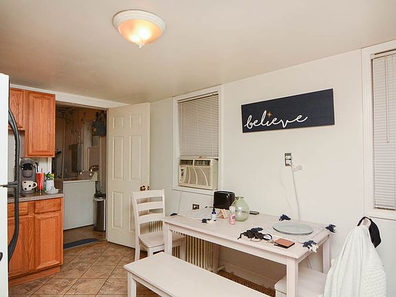 4th image of 1517 W Grand Ave #1