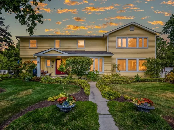 83 N Park Blvd, Glen Ellyn, IL 60137