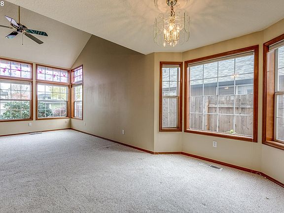 5th image of 612 NE 156th Ave