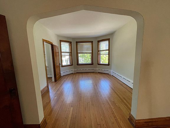 5th image of 2449 W Ainslie St #1