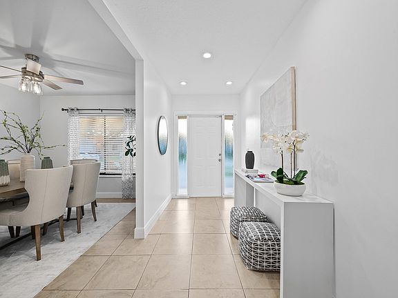2nd image of 318 SW 33rd Avenue