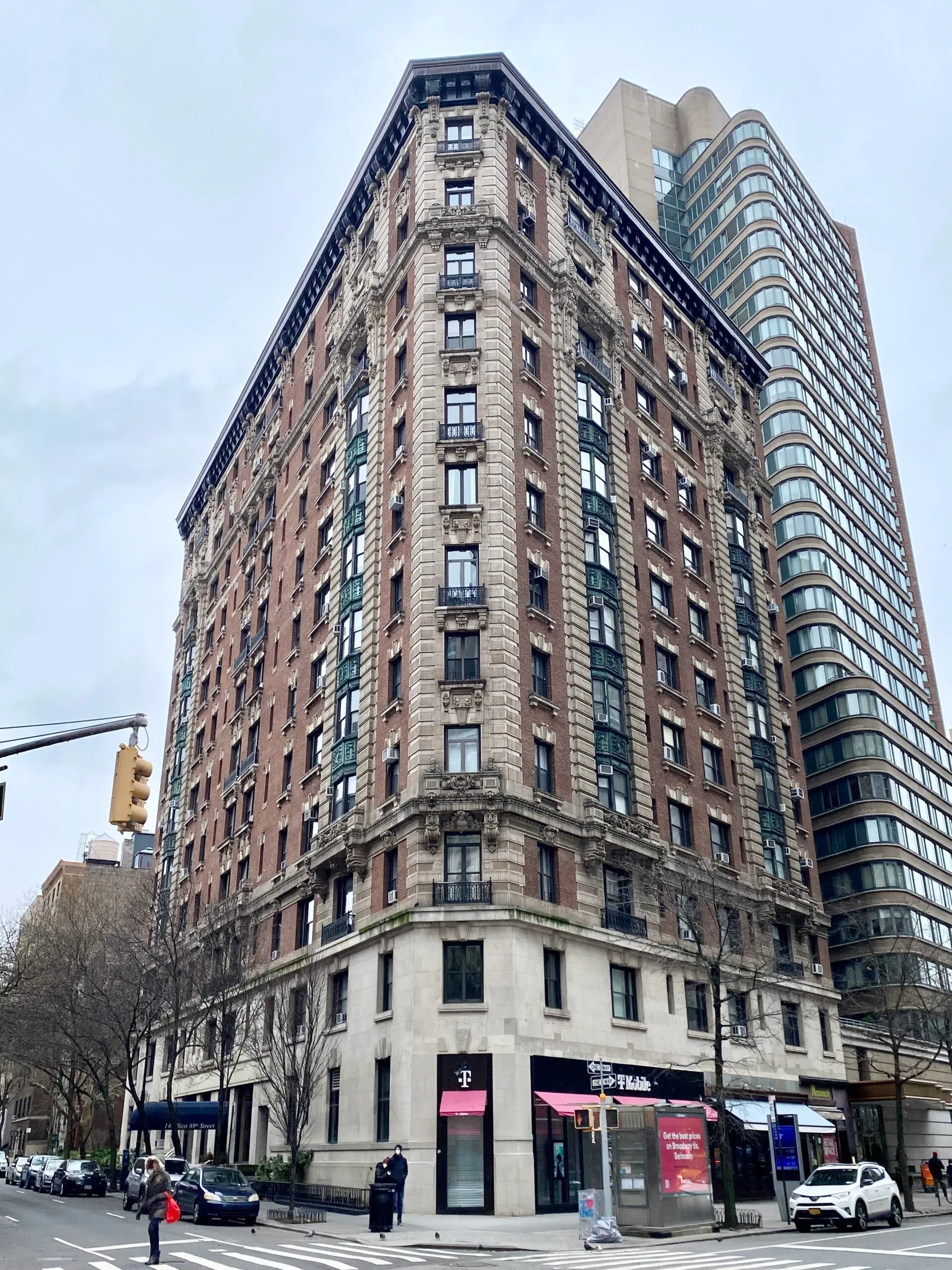 ニューヨーク 42nd Street's New Pod Hotel and Residences Reaches Full