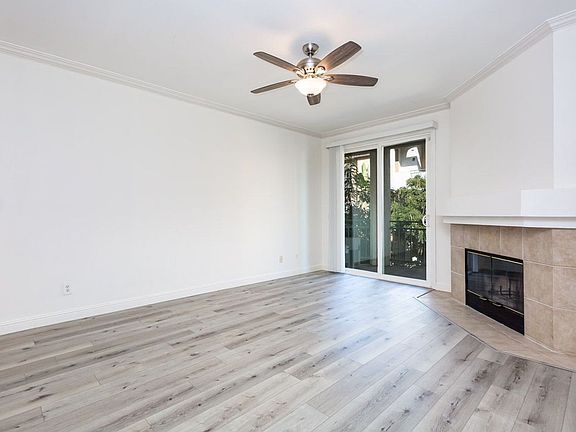 4th image of 2020 Camino De La Reina Unit 220
