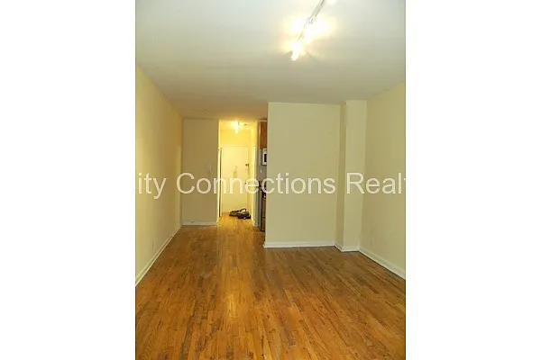 Rented by City Connections Realty | media 19