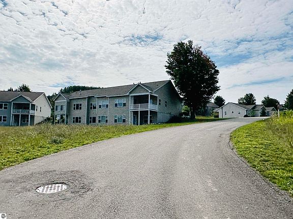 5th image of 4615 Black Bear Dr