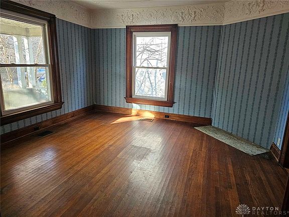 3rd image of 430 Grafton Ave