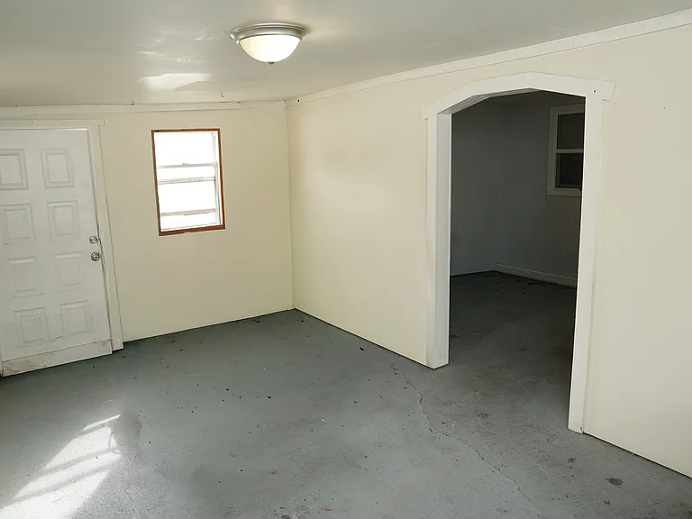 821 Barber St — Photo 8
