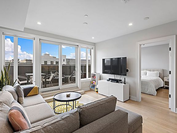 3rd image of 366 6th St #603
